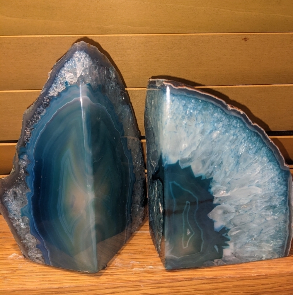 💲ON SALE💲Agate Geode Sections Pair of Dyed Turquoise Crystals - Picture 4 of 15